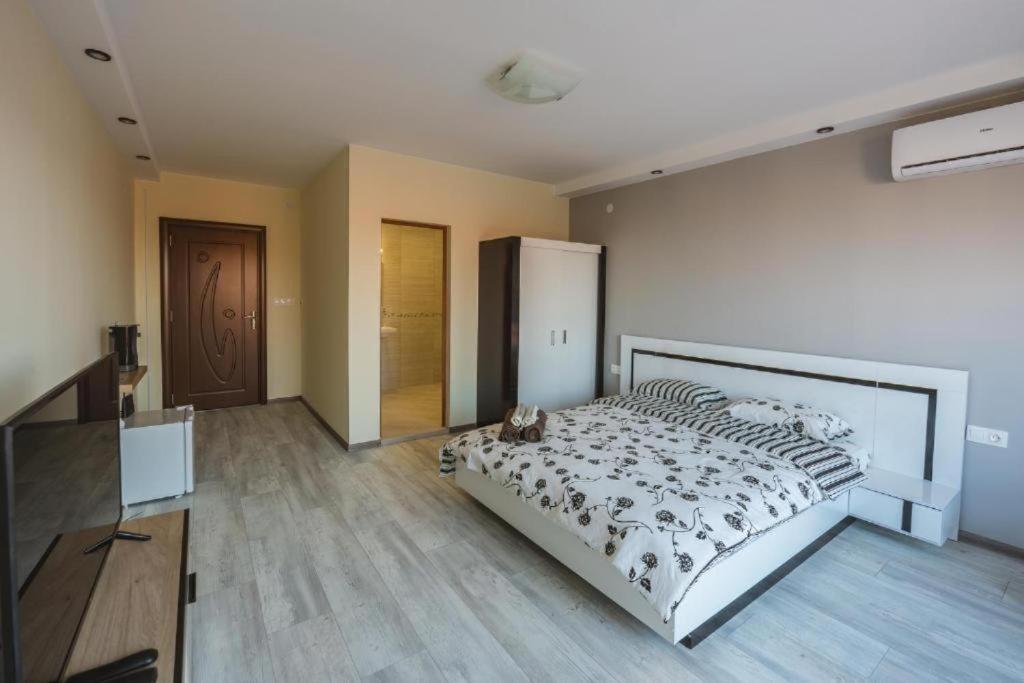 Victoria Hotel Rooms & Victoria Apartment Veliko Tŭrnovo Exterior photo
