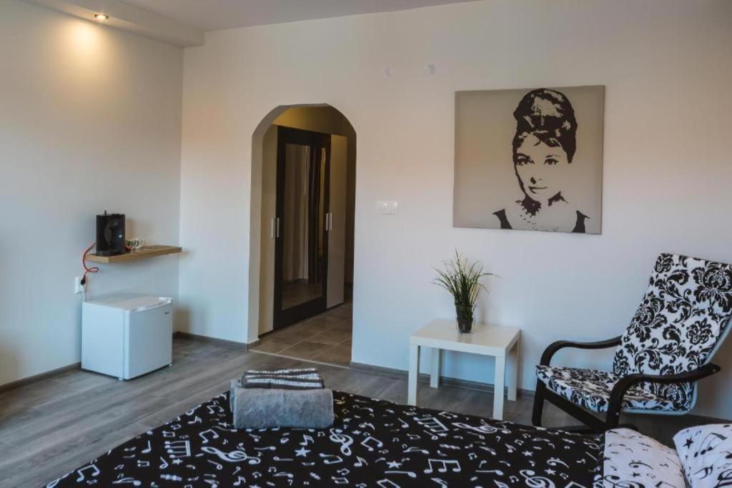 Victoria Hotel Rooms & Victoria Apartment Veliko Tŭrnovo Exterior photo