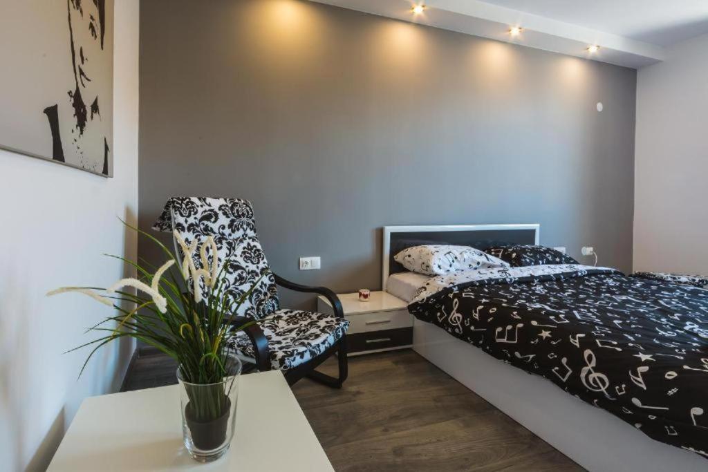 Victoria Hotel Rooms & Victoria Apartment Veliko Tŭrnovo Exterior photo