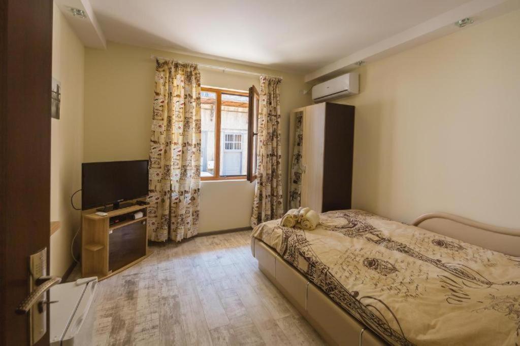 Victoria Hotel Rooms & Victoria Apartment Veliko Tŭrnovo Exterior photo