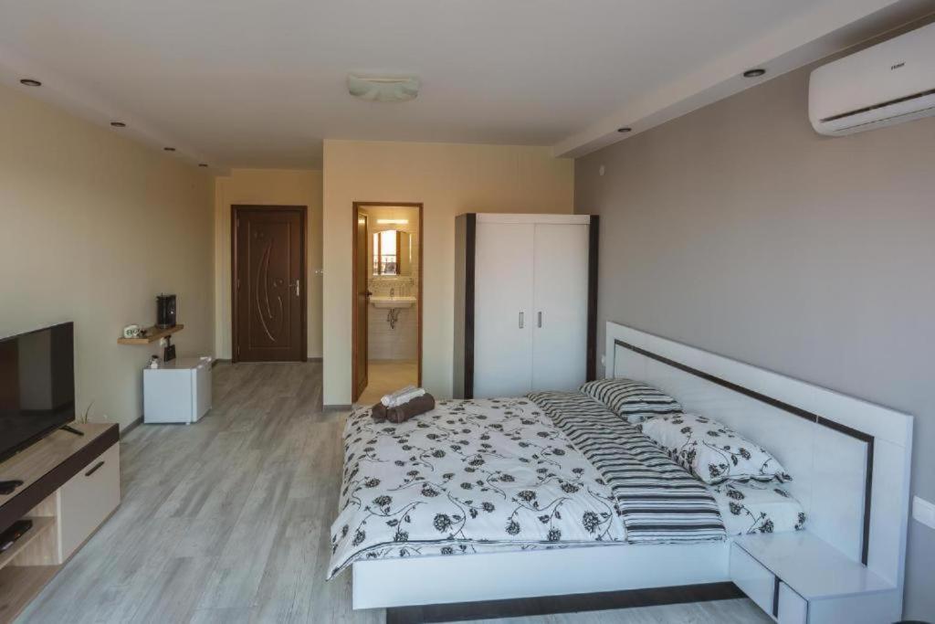 Victoria Hotel Rooms & Victoria Apartment Veliko Tŭrnovo Exterior photo